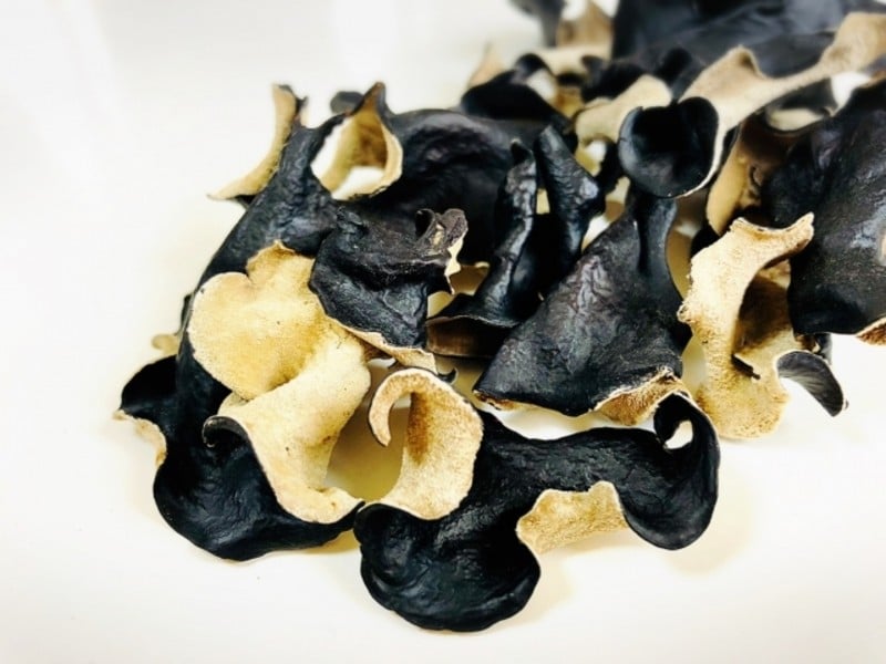 消失的真相與數位陷阱：為何我們該警戒中國進口食品的「未知風險」？